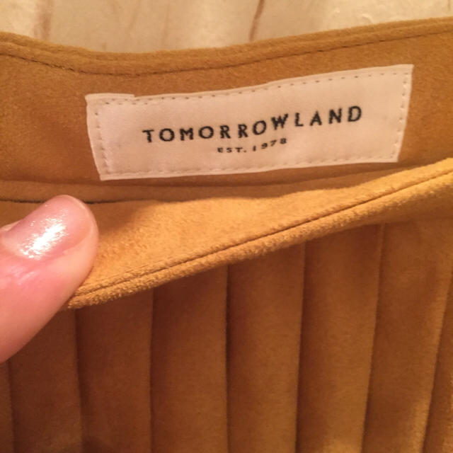 TOMORROWLAND(トゥモローランド)のスウェード プリーツスカート レディースのスカート(ひざ丈スカート)の商品写真