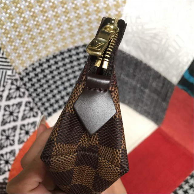 LOUIS VUITTON(ルイヴィトン)のヴィトン 化粧ポーチ レディースのファッション小物(ポーチ)の商品写真