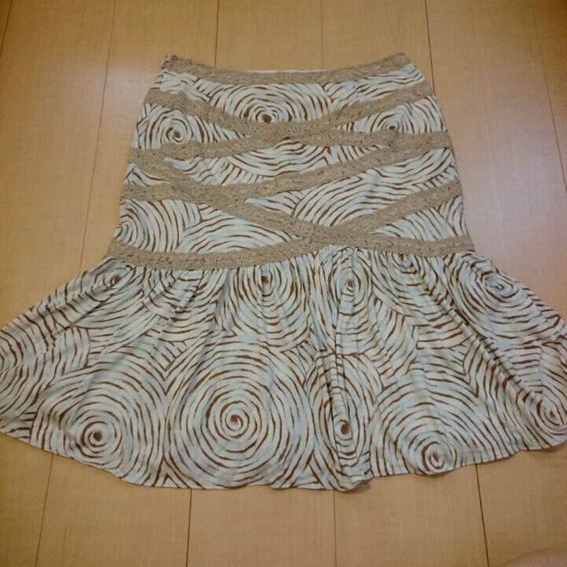 VIVAYOU(ビバユー)の値下げ！VIVAYOUフレアスカート レディースのスカート(ひざ丈スカート)の商品写真