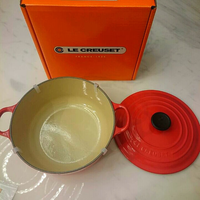 LE CREUSET(ルクルーゼ)の新品★ル・クルーゼ鍋 インテリア/住まい/日用品のキッチン/食器(調理道具/製菓道具)の商品写真