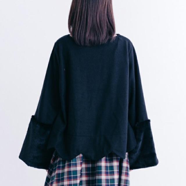 merlot(メルロー)の新品 未使用 タグ付き merlot 袖ファースカラップヘムトップス ニット レディースのトップス(ニット/セーター)の商品写真