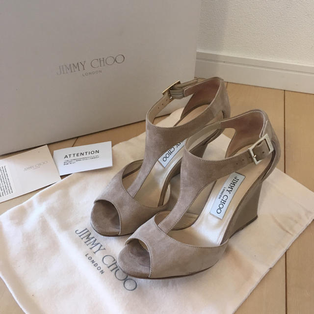 JIMMY CHOO(ジミーチュウ)のJIMMY CHOO スエードサンダル 35.5 レディースの靴/シューズ(サンダル)の商品写真