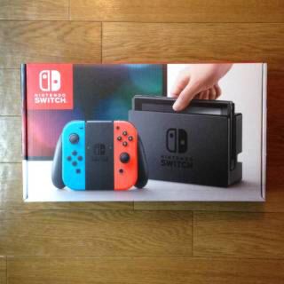 ニンテンドースイッチ(Nintendo Switch)のニンテンドースイッチ ほぼ新品 ネオン(家庭用ゲーム機本体)