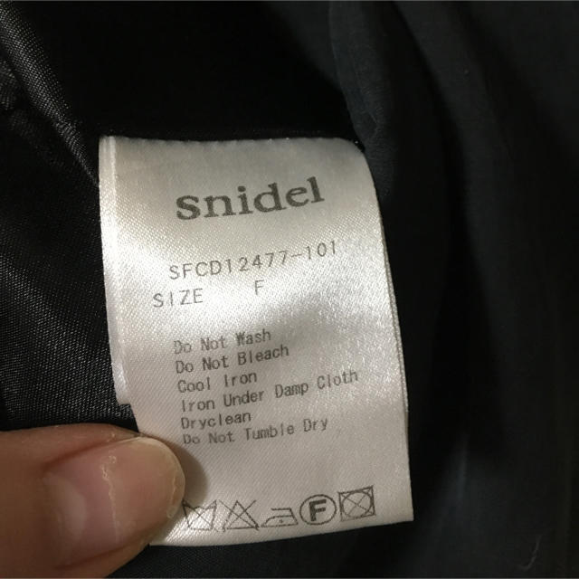 SNIDEL(スナイデル)のsnidel  アウター ビッグファーフードコート 黒 レディースのジャケット/アウター(毛皮/ファーコート)の商品写真