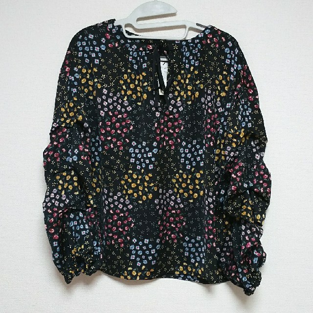 w closet(ダブルクローゼット)の花柄 ブラウス レディースのトップス(シャツ/ブラウス(長袖/七分))の商品写真