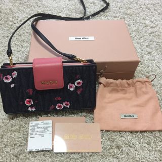 ミュウミュウ(miumiu)のミュウミュウ♡デニム×お花 スマホポーチ(ポーチ)