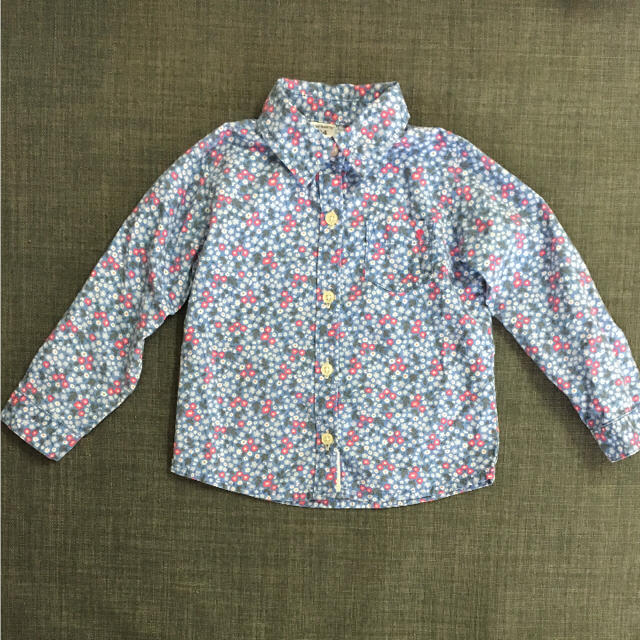 familiar(ファミリア)のカーターズ花柄シャツ キッズ/ベビー/マタニティのキッズ服女の子用(90cm~)(ブラウス)の商品写真