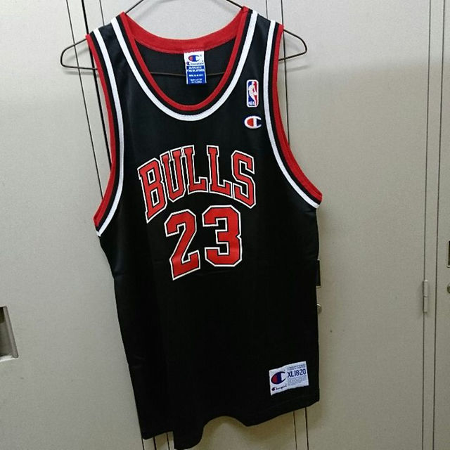 未使用タグ付き AIR JORDAN 黒タグ BULLS ゲームシャツ M