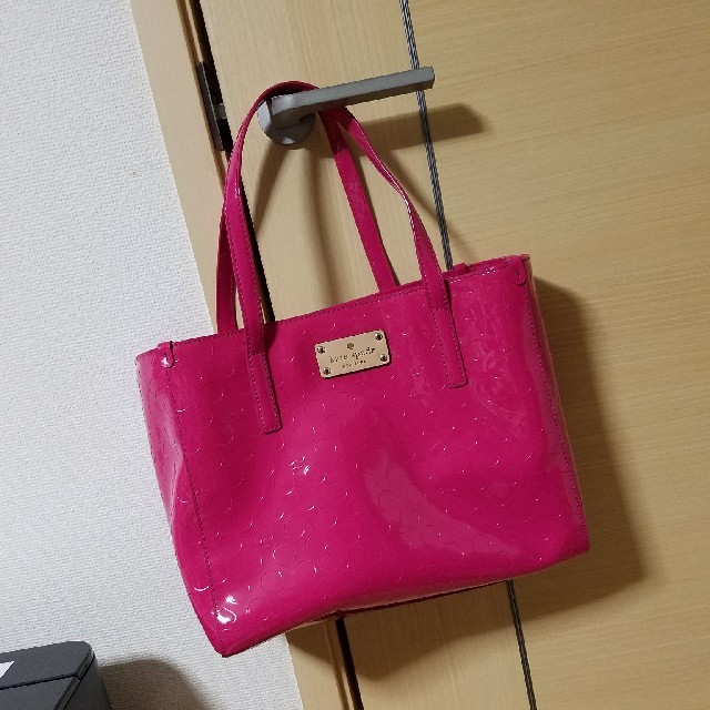 kate spade new york(ケイトスペードニューヨーク)の値下げ！美品 kate spade ｴﾅﾒﾙﾊﾝﾄﾞﾊﾞｯｸﾞ ﾄｰﾄﾊﾞｯｸﾞ レディースのバッグ(トートバッグ)の商品写真