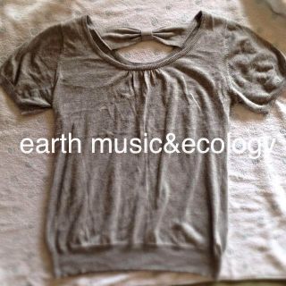 アースミュージックアンドエコロジー(earth music & ecology)のラメ入り 背中リボントップス(カットソー(半袖/袖なし))