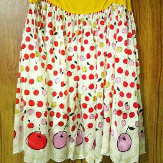 ツモリチサト(TSUMORI CHISATO)の新品★ツモリチサト★もくもくスカラップ♪りんご柄シルクスカート★ザボン プープレ(ひざ丈スカート)