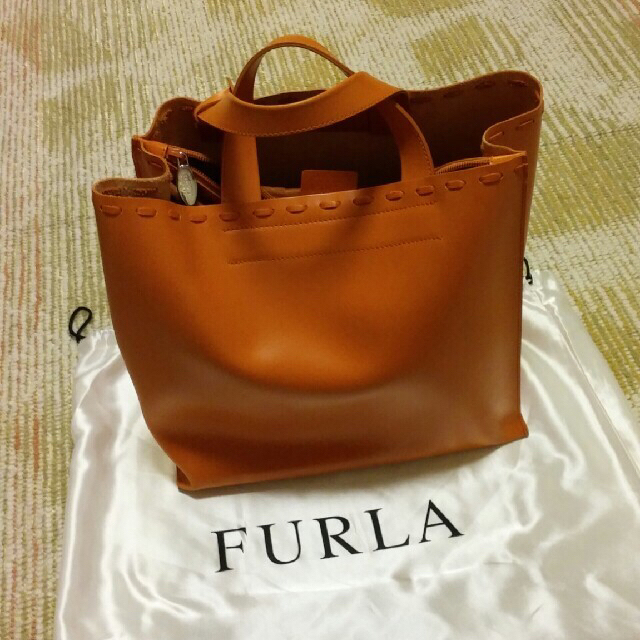 Furla(フルラ)の⚠️最終値下げ⚠️FURLA👜キャメルブラウン👜美品✨ レディースのバッグ(ハンドバッグ)の商品写真