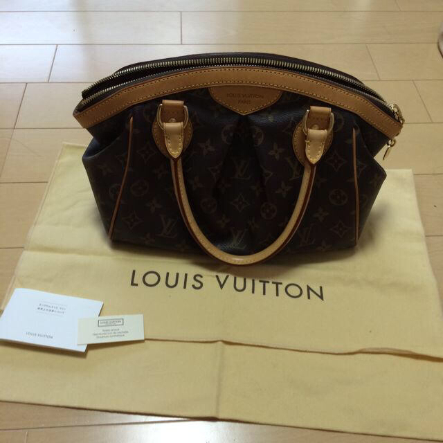 LOUIS VUITTON(ルイヴィトン)のLOUVIS   VUITTON   レディースのバッグ(ショルダーバッグ)の商品写真