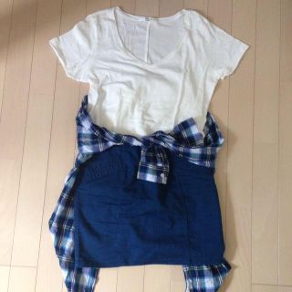 アズールバイマウジー(AZUL by moussy)のAZUL 未使用 Vネック白(カットソー(半袖/袖なし))