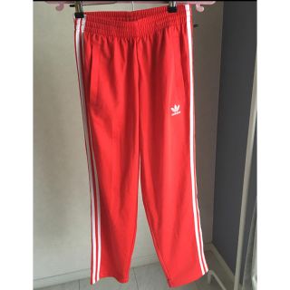 アディダス(adidas)のアディダス パンツ 赤 新品(カジュアルパンツ)