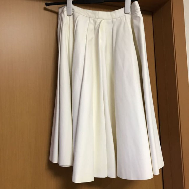 FOXEY(フォクシー)のフォクシー白クリーム色スカート38 レディースのスカート(ひざ丈スカート)の商品写真