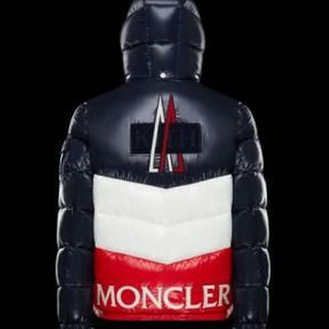 MONCLER(モンクレール)のバナナ様専用 MONCLER KITHダウンジャケットサイズ1 supreme メンズのジャケット/アウター(ダウンジャケット)の商品写真