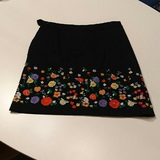 ブルックスブラザース(Brooks Brothers)の新品 ブルックスブラザーズ 花柄 刺繍 スカート サイズ ２(ひざ丈スカート)