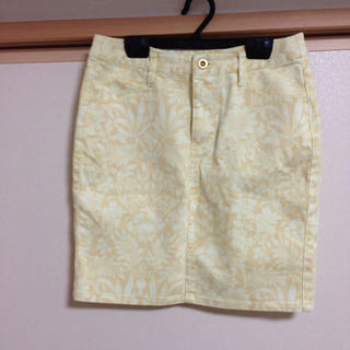 ヴィス(ViS)のVISのボタニカル柄スカート(ひざ丈スカート)