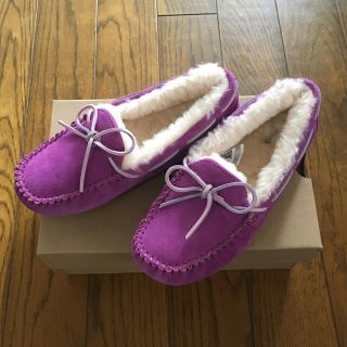 アグ(UGG)の【えリぃ様専用】UGG新品DAKOTAシープスキンムートンモカシン 23.5(スリッポン/モカシン)