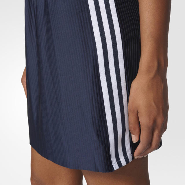 adidas(アディダス)のadidas スカート [3 STRIPES SKIRT] L レディースのスカート(ミニスカート)の商品写真