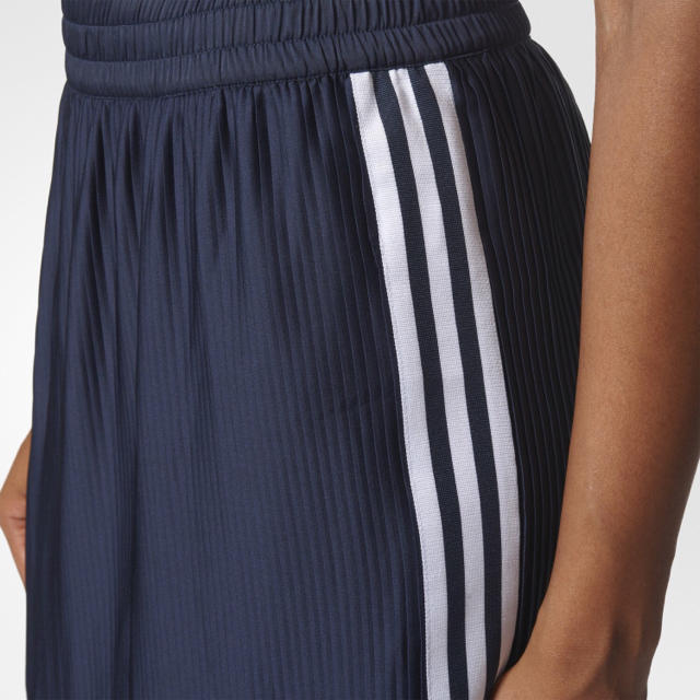 adidas(アディダス)のadidas スカート [3 STRIPES SKIRT] L レディースのスカート(ミニスカート)の商品写真