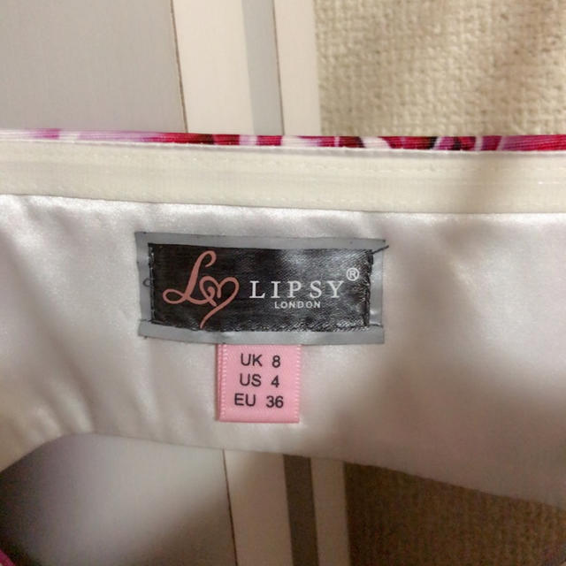 Lipsy(リプシー)のLIPSY 白ホワイト花柄ドレスワンピース レディースのワンピース(ひざ丈ワンピース)の商品写真