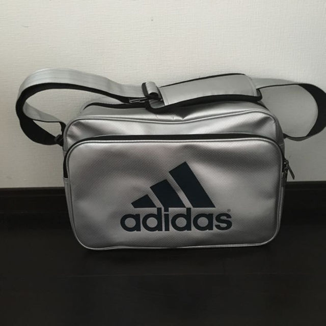 adidas(アディダス)のアディダス エナメルバッグ メンズのバッグ(その他)の商品写真