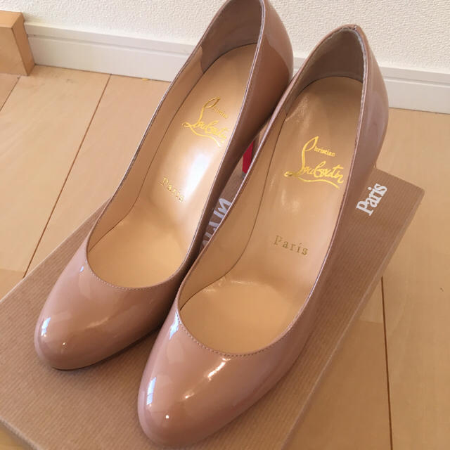 Christian Louboutin(クリスチャンルブタン)の超美品❤️ ルブタン パテントパンプス 35.5 レディースの靴/シューズ(ハイヒール/パンプス)の商品写真