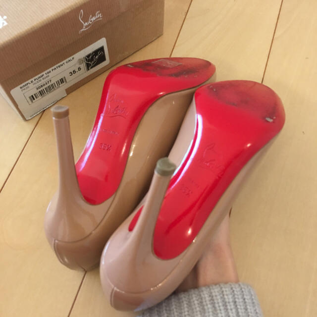 Christian Louboutin(クリスチャンルブタン)の超美品❤️ ルブタン パテントパンプス 35.5 レディースの靴/シューズ(ハイヒール/パンプス)の商品写真