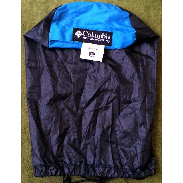 Columbia(コロンビア)のコロンビア マウンテンパーカー Sサイズ 収納袋付き メンズのジャケット/アウター(マウンテンパーカー)の商品写真