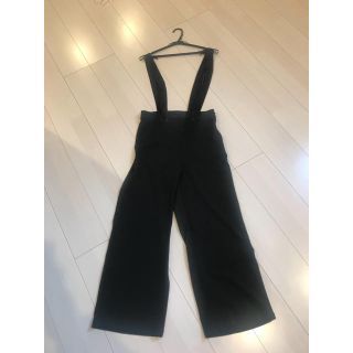 ザラ(ZARA)の【ZARA】黒のサロペット(サロペット/オーバーオール)