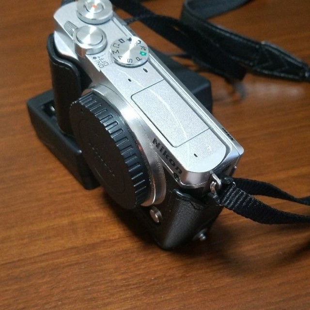 Nikon(ニコン)の
 Nikon 1 J5 ダブルレンズキット カバー付き スマホ/家電/カメラのカメラ(ミラーレス一眼)の商品写真