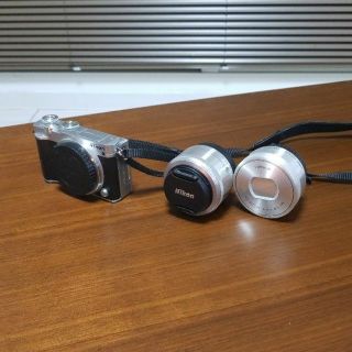 ニコン(Nikon)の
 Nikon 1 J5 ダブルレンズキット カバー付き(ミラーレス一眼)