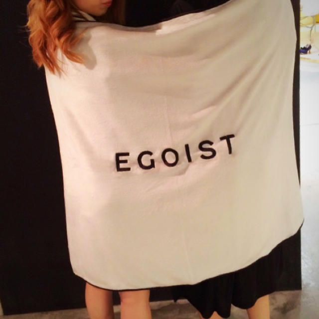 EGOIST(エゴイスト)のEGOIST 非売品 ノベルティー クッションカバー&ブランケット エンタメ/ホビーのコレクション(ノベルティグッズ)の商品写真