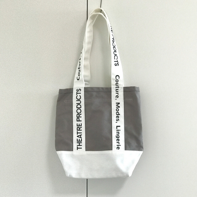 THEATRE PRODUCTS(シアタープロダクツ)のTHEATRE PRODUCTS ロゴハンドルキャンバスバッグ小 レディースのバッグ(トートバッグ)の商品写真