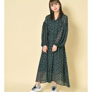 ダブルクローゼット(w closet)のダブルクローゼットリボン付き小花柄シャーリングワンピース(ロングワンピース/マキシワンピース)