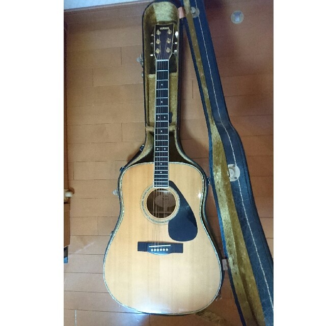 ヤマハ(ヤマハ)の[美品]YAMAHA FG-300D ベージュラベル(ハードケース&付属品付き) 楽器のギター(アコースティックギター)の商品写真