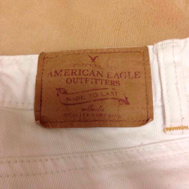 American Eagle(アメリカンイーグル)のAmericanEagle白デニムパンツ レディースのパンツ(デニム/ジーンズ)の商品写真