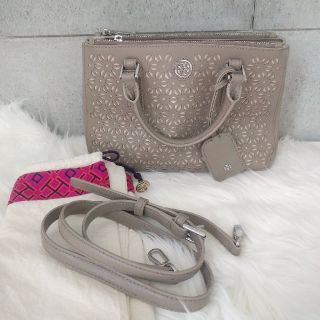 トリーバーチ(Tory Burch)の【きょん様専用】トリーバーチ ロビンソン フローラル パフォーレッド ミニ(ハンドバッグ)