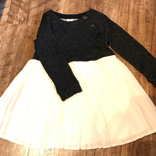 babyGAP(ベビーギャップ)の2-3yrsラメプリーツワンピ キッズ/ベビー/マタニティのキッズ服女の子用(90cm~)(ワンピース)の商品写真