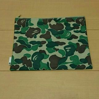 アベイシングエイプ(A BATHING APE)の未使用 エイプ 小物入れ ジップアップ 20㎝×25㎝ ナイロン素材(その他)