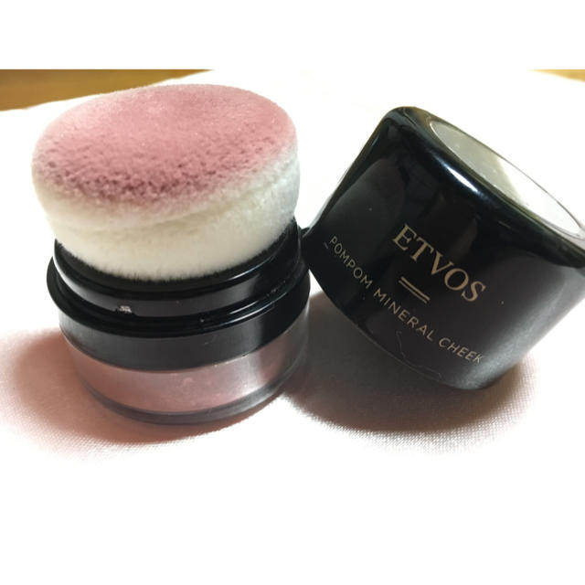 ETVOS(エトヴォス)のETVOS ポンポンミネラルチーク コスメ/美容のベースメイク/化粧品(チーク)の商品写真