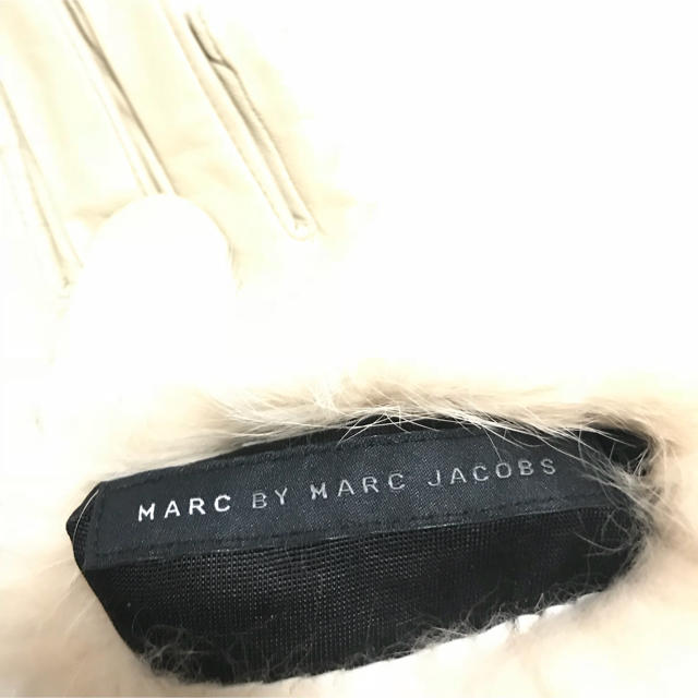MARC BY MARC JACOBS(マークバイマークジェイコブス)の【値下げ!!未使用】MARC BY MARCJACOBS  手袋 レディースのファッション小物(手袋)の商品写真