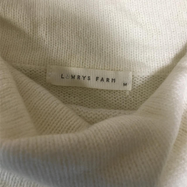 LOWRYS FARM(ローリーズファーム)のお値下げ中 LOWRYSFARM オフショルダー ニット セーター ホワイト 白 レディースのトップス(ニット/セーター)の商品写真