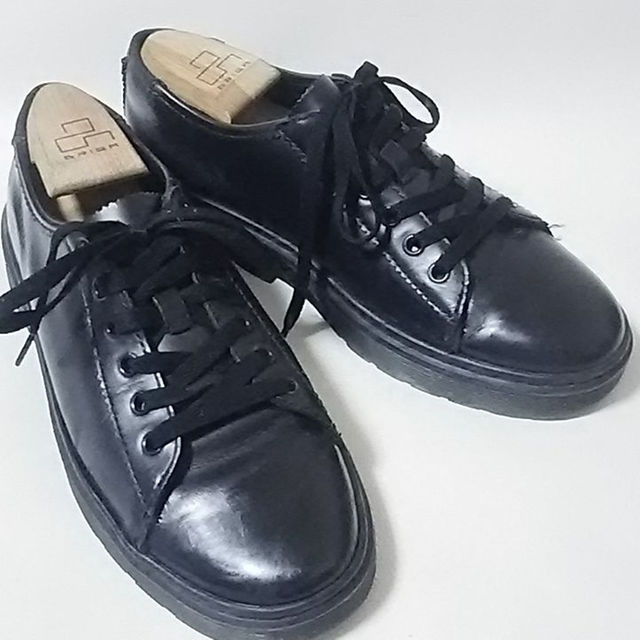 Dr.Martens(ドクターマーチン)の希少オールブラック!ドクターマーチン高級牛革レザースニーカー黒！27cm メンズの靴/シューズ(スニーカー)の商品写真