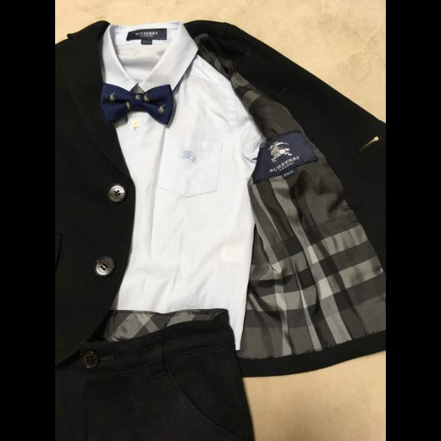 BURBERRY(バーバリー)のバーバリースーツセット100cm 入園式   冠婚葬祭などに。４回着用の美品 キッズ/ベビー/マタニティのキッズ服男の子用(90cm~)(ドレス/フォーマル)の商品写真