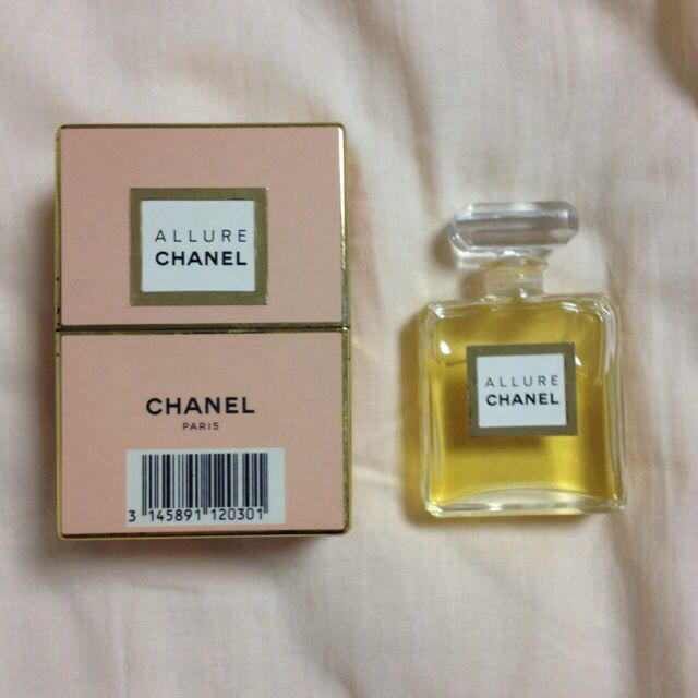 CHANEL(シャネル)のCHANEL香水ALLURE コスメ/美容の香水(香水(女性用))の商品写真