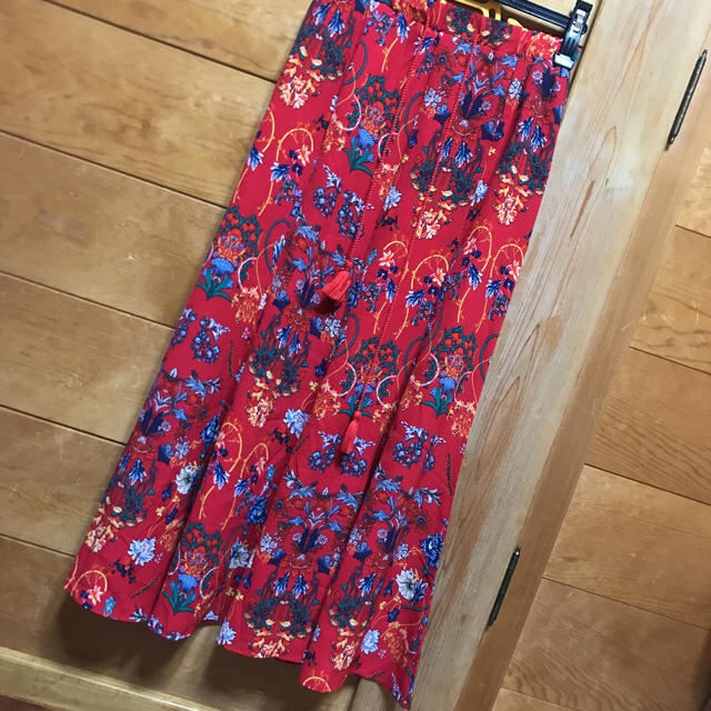 VIVA ANGELINA(ビバアンジェリーナ)の［送料無料］花柄ロングスカート  値下げ承ります レディースのスカート(ロングスカート)の商品写真
