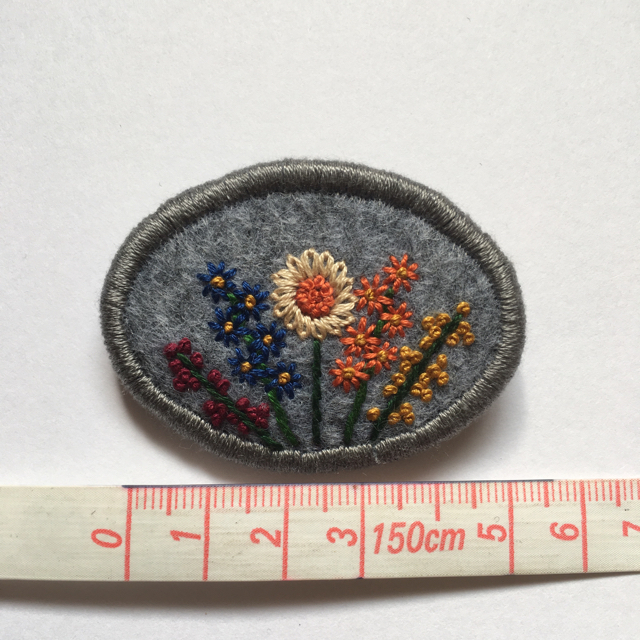 11.お花の刺繍ブローチ✴︎受注製作 ハンドメイドのアクセサリー(コサージュ/ブローチ)の商品写真